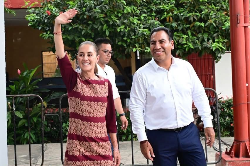 En Tapachula, presidenta Claudia Sheinbaum entrega tarjetas de la Beca Rita&nbsp;Cetina