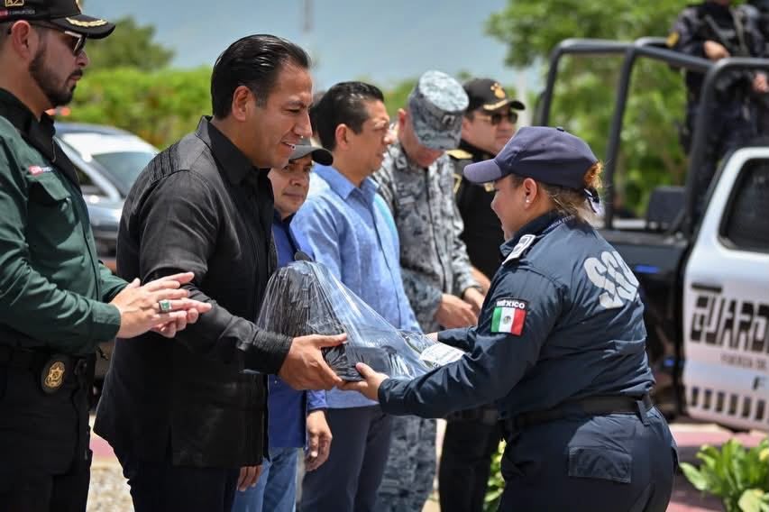 Con más patrullas y uniformes, Eduardo Ramírez fortalece a la Secretaría de Seguridad del&nbsp;Pueblo