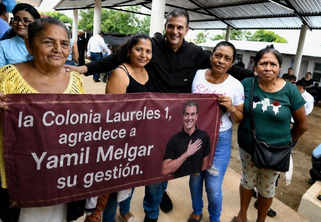 Habitantes de la colonia Laureles agradecen a Yamil Melgar obra de pavimentación&nbsp;integral